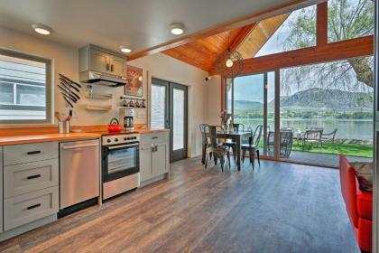 Beach Escape Zen-inspired Lake Osoyoos Chalet! - image 9