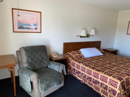 Landmark Inn - image 11