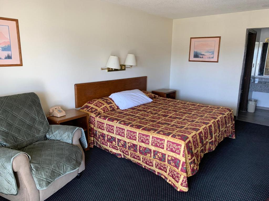 Landmark Inn - image 3