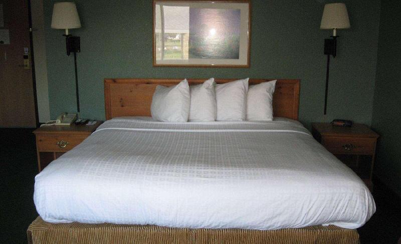 AmericInn by Wyndham Oscoda Near AuSable River - image 4