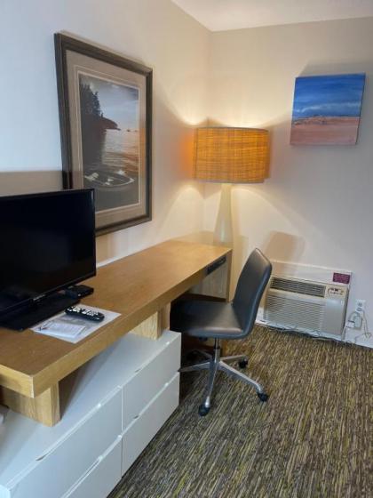 Camp inn lodge - image 11