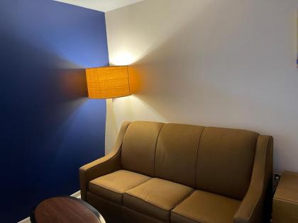 Camp inn lodge - image 9