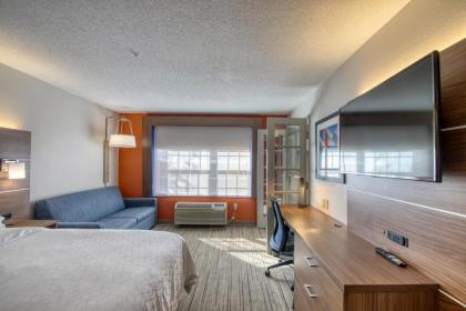 Holiday Inn Express Hotel & Suites Oshkosh - State Route 41 an IHG Hotel - image 11