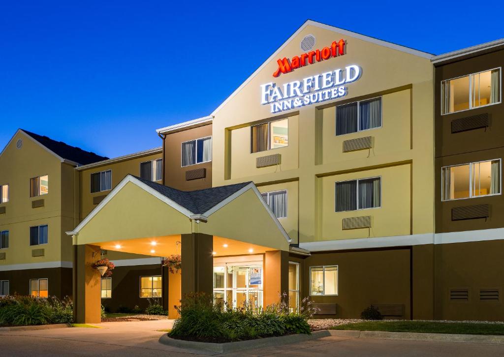 Fairfield Inn & Suites Oshkosh - main image