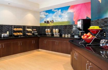 Fairfield Inn & Suites Oshkosh - image 2