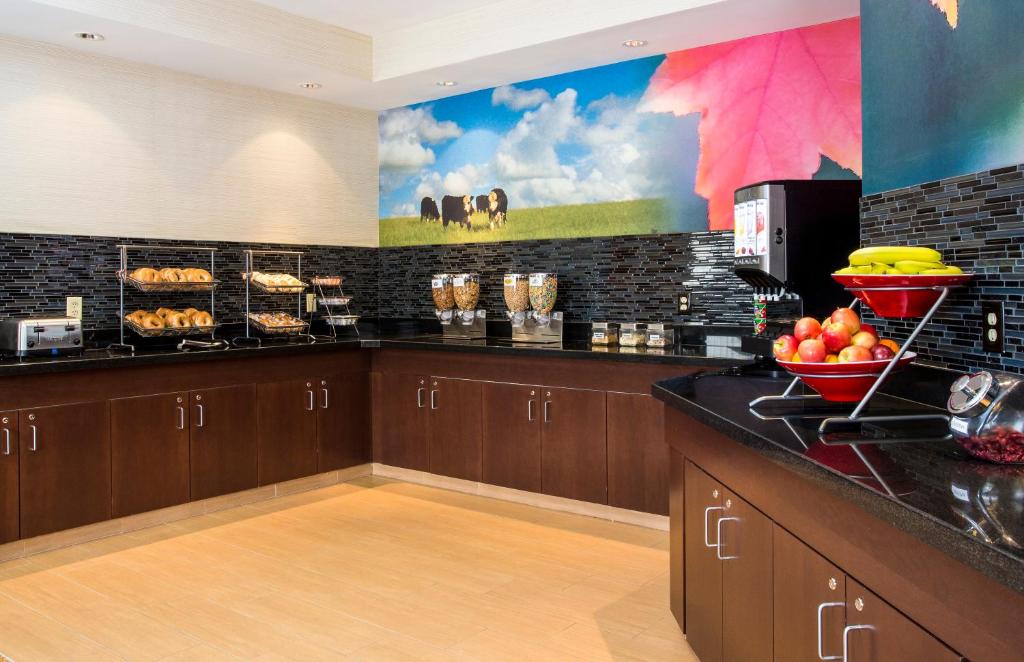 Fairfield Inn & Suites Oshkosh - image 2