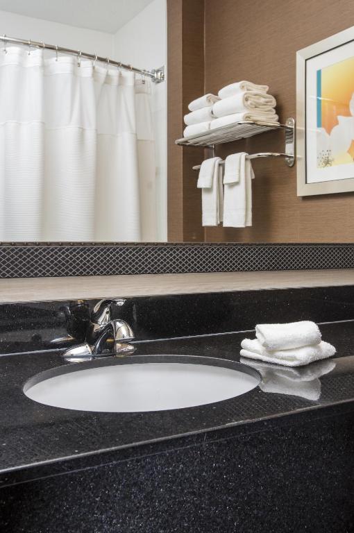 Fairfield Inn & Suites Oshkosh - image 4