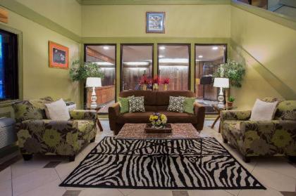 Super 8 by Wyndham Oshkosh Airport - image 5