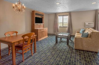 Super 8 by Wyndham Oshkosh Airport - image 7