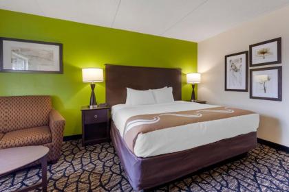 Quality Inn - image 14