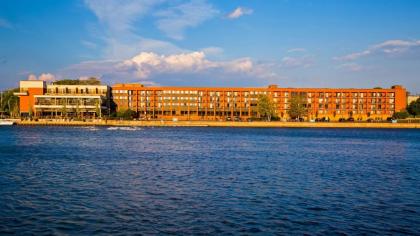 Best Western Plus Captain's Quarters - image 1