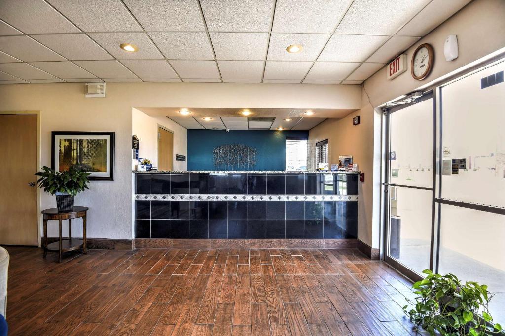 SureStay Hotel by Best Western Ottawa - image 2