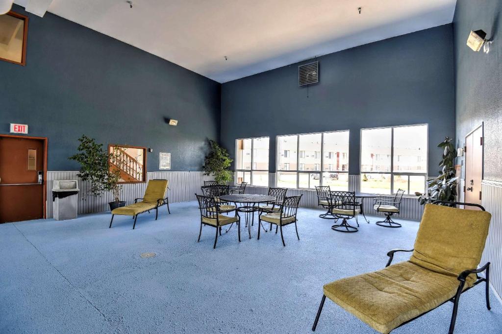 SureStay Hotel by Best Western Ottawa - image 6