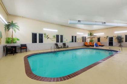 Super 8 by Wyndham Ottawa - image 6