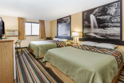 Super 8 by Wyndham Ottawa Starved Rock - image 11