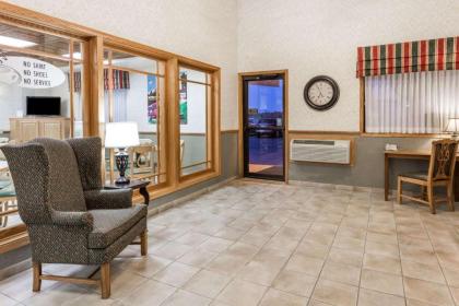 Super 8 by Wyndham Ottawa Starved Rock - image 12