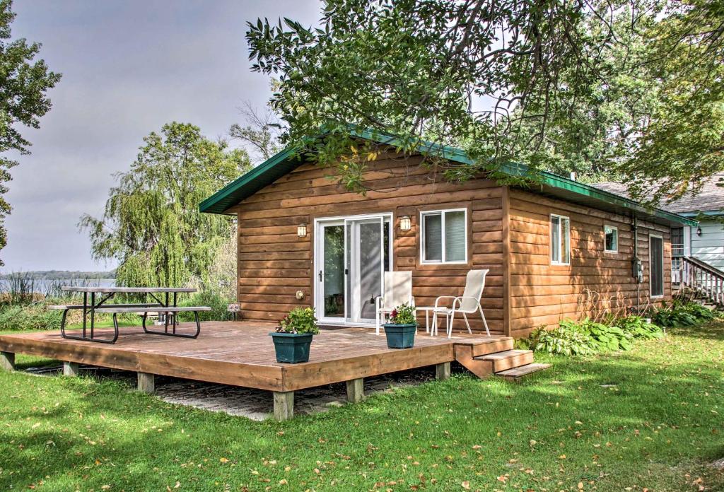 Lakefront Henning Cabin with Fantastic Lake Views! - main image