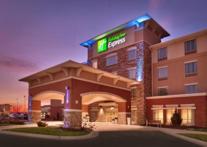 Holiday Inn Express & Suites Overland Park an IHG Hotel