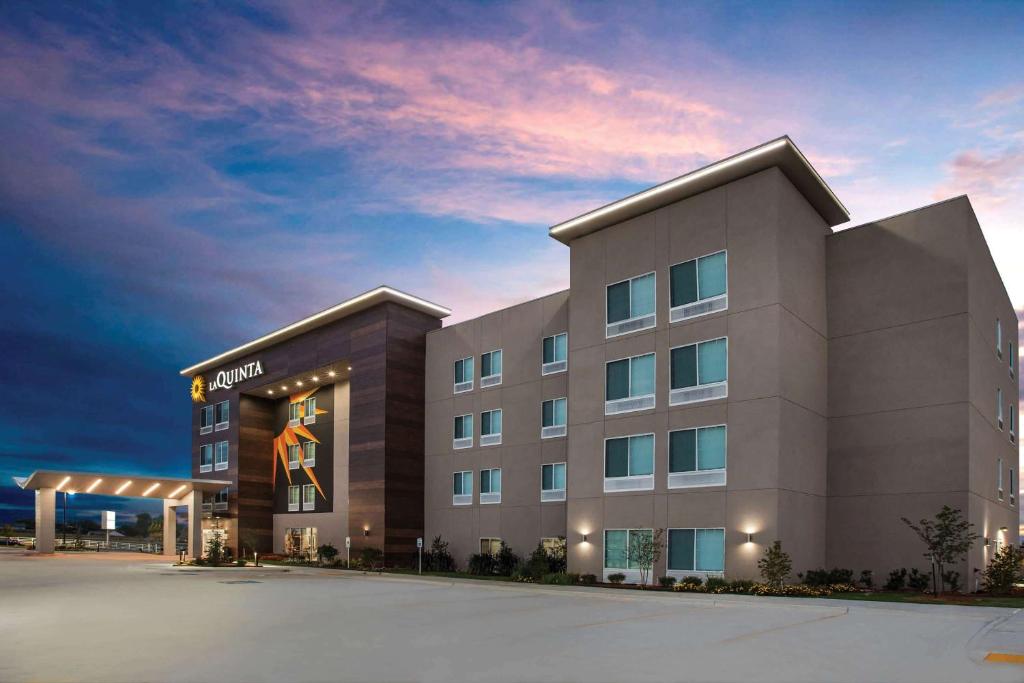 La Quinta by Wyndham Owasso - main image
