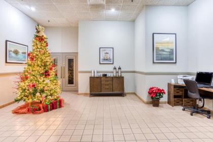 OYO Townhouse Owensboro West - image 14