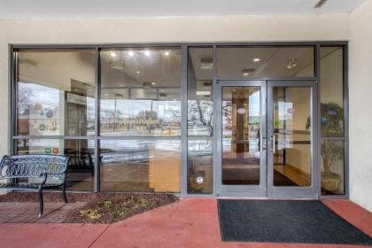 OYO Townhouse Owensboro West - image 5