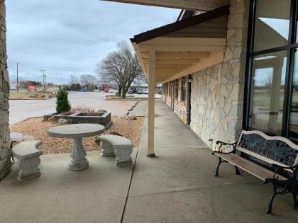 Owensville Motor Inn - image 12