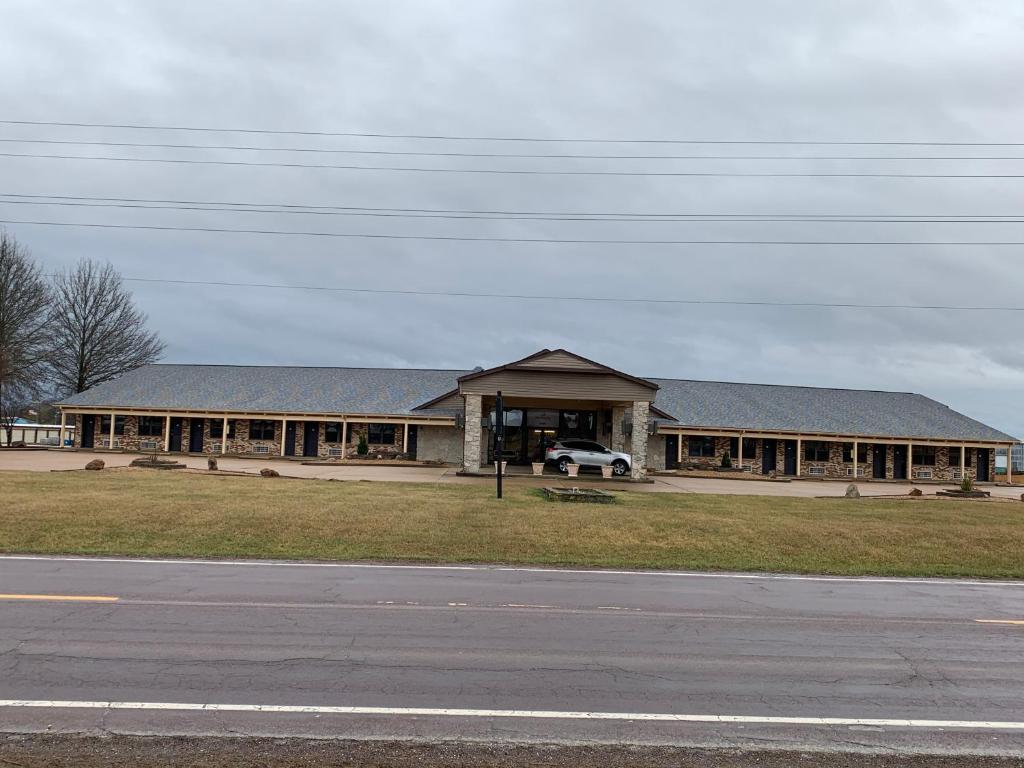 Owensville Motor Inn - image 6