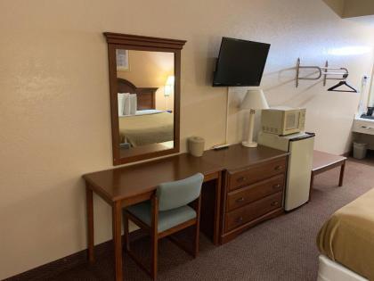 Owensville Motor Inn - image 9