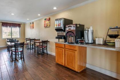 Econo Lodge Oxford - image 10
