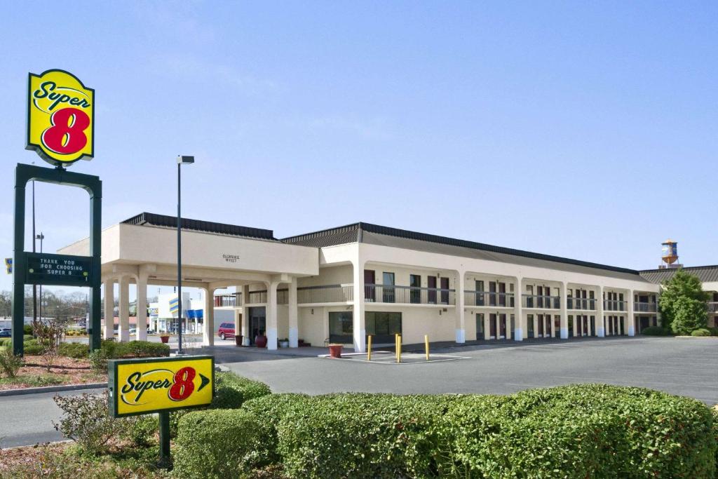 Super 8 by Wyndham Oxford - main image