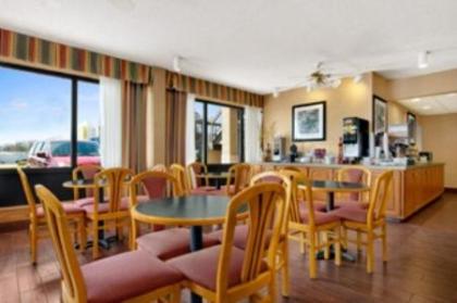 Super 8 by Wyndham Oxford - image 13