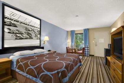 Super 8 by Wyndham Oxford - image 2