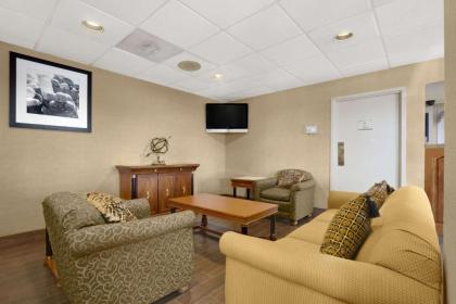 Super 8 by Wyndham Oxford - image 8