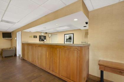 Super 8 by Wyndham Oxford - image 9