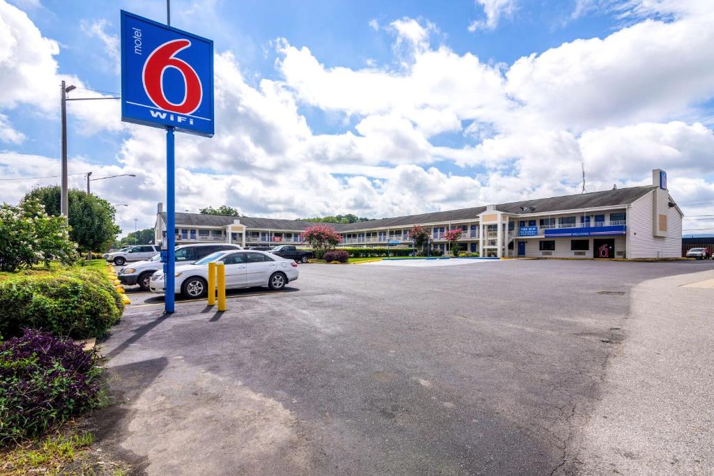 Motel 6-Anniston AL - main image