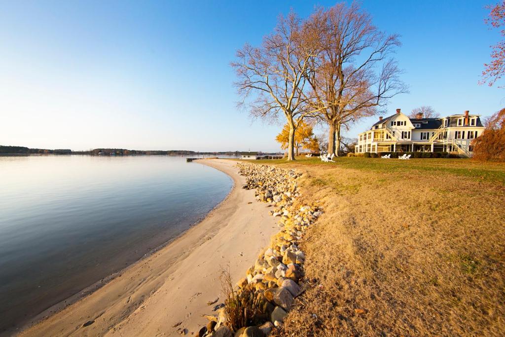 Sandaway Suites & Beach - image 4