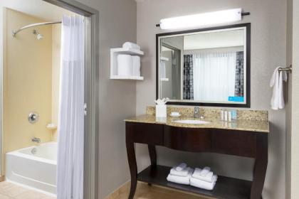 Hampton Inn & Suites National Harbor/Alexandria Area - image 9