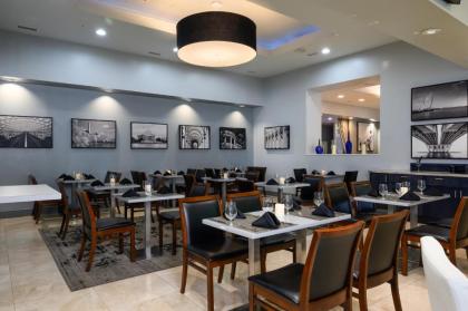 Harborside Hotel - image 10