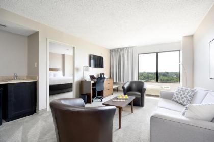 Harborside Hotel - image 12