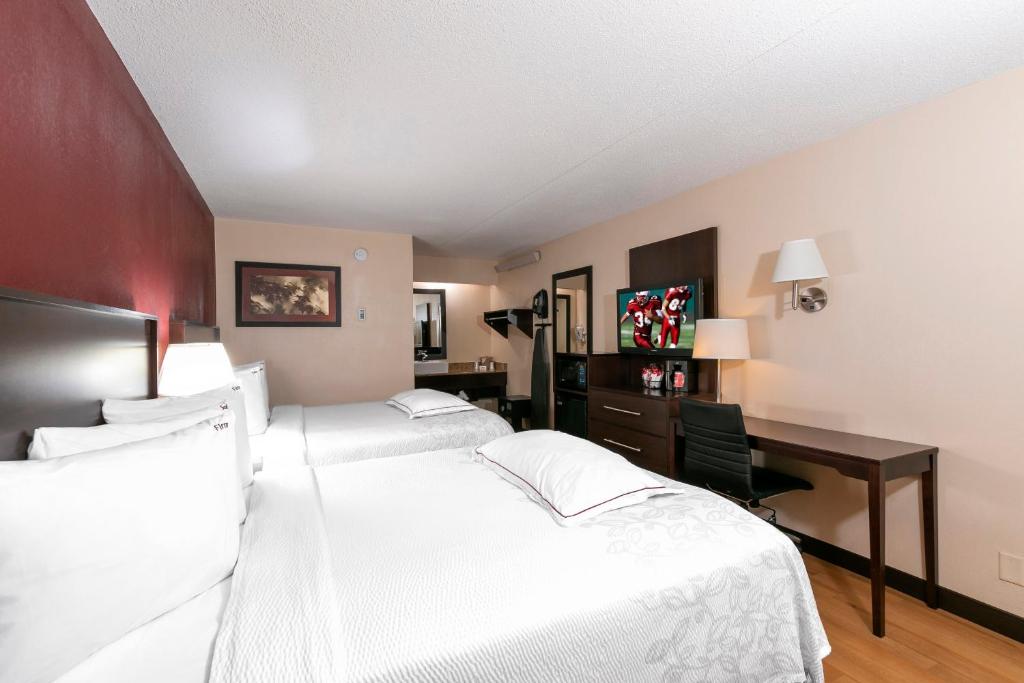 Red Roof Inn PLUS+ Washington DC - Oxon Hill - image 2