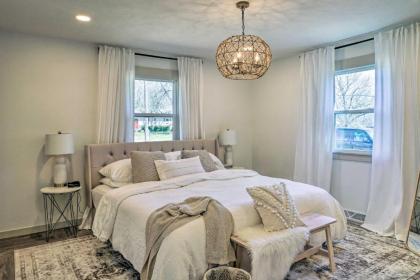 Chic Retreat with Deck about 9 Mi to Downtown Springfield - image 10