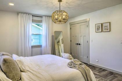 Chic Retreat with Deck about 9 Mi to Downtown Springfield - image 12