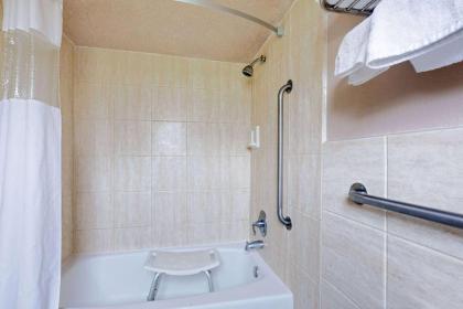 Travelodge by Wyndham Ozona - image 12