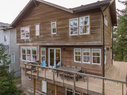 Riverfront Dream luxurious 6 bdrm home with views in the heart of Pacific City - image 10