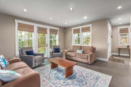 Riverfront Dream luxurious 6 bdrm home with views in the heart of Pacific City - image 11