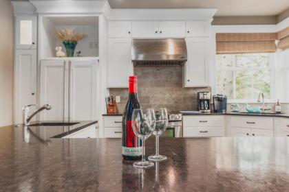 Riverfront Dream luxurious 6 bdrm home with views in the heart of Pacific City - image 12