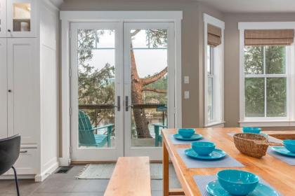 Riverfront Dream luxurious 6 bdrm home with views in the heart of Pacific City - image 16