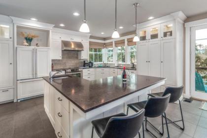 Riverfront Dream luxurious 6 bdrm home with views in the heart of Pacific City - image 2