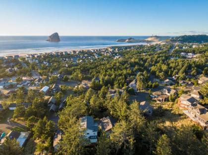 Riverfront Dream luxurious 6 bdrm home with views in the heart of Pacific City - image 7