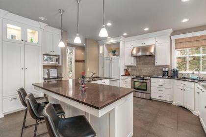 Riverfront Dream luxurious 6 bdrm home with views in the heart of Pacific City - image 8